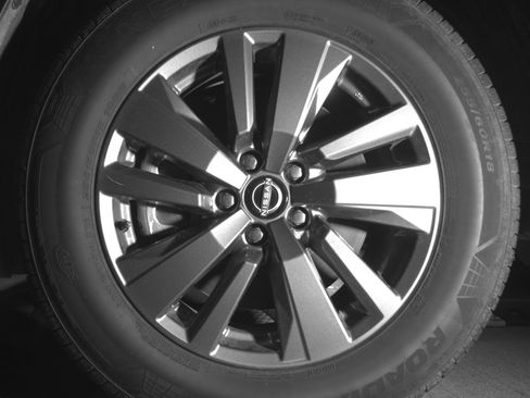 Used 2025 Nissan Pathfinder SV image 12