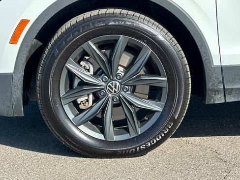 Used 2024 Volkswagen Tiguan SE AWD/4WD image 30