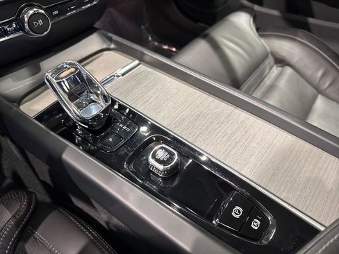 Used 2023 Volvo V60 B5 Cross Country Ultimate w/ Climate Package image 17