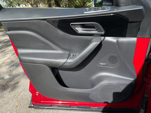 Used 2019 Jaguar F-PACE Premium image 19