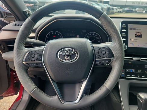 Used 2021 Toyota Avalon Limited FWD image 19