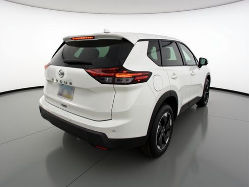 Used 2025 Nissan Rogue SV image 9