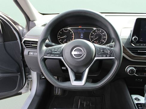 Used 2024 Nissan Altima 2.5 SV image 15