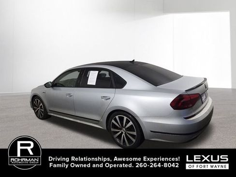 Used 2018 Volkswagen Passat 3.6 image 9