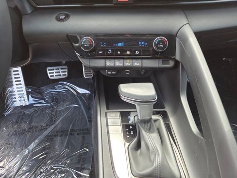 Used 2025 Hyundai Elantra Sport FWD image 24