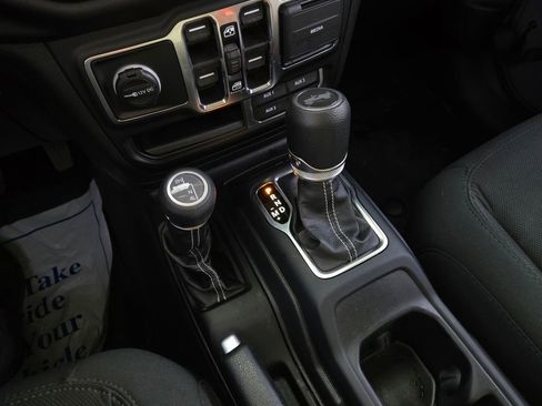 Used 2021 Jeep Wrangler Unlimited Sahara image 26