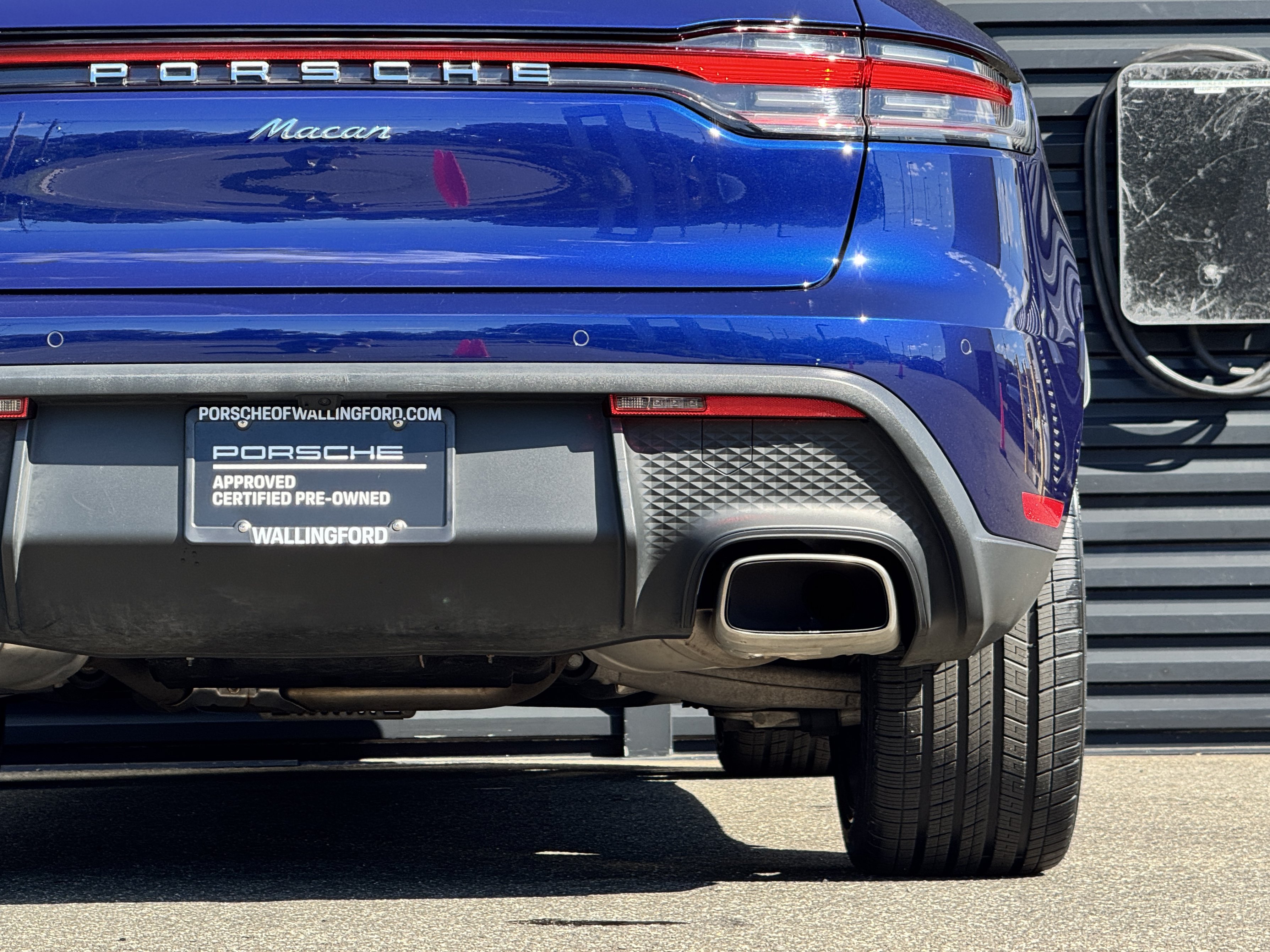 Certified 2023 Porsche Macan AWD/4WD image 19