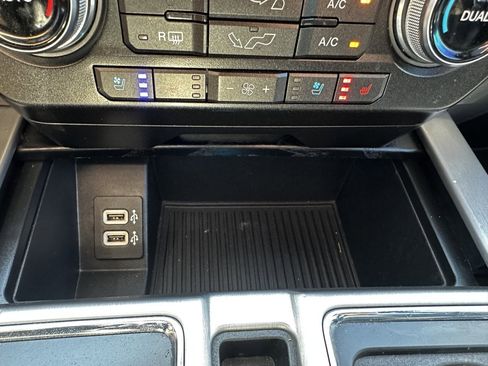 Used 2019 Ford F150 Platinum w/ Equipment Group 701A Luxury image 39