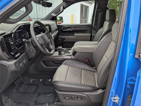Used 2025 Chevrolet Silverado 1500 ZR2 w/ Technology Package AWD/4WD image 17