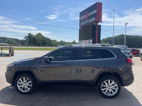 Used 2015 Jeep Cherokee Limited w/ Luxury Group AWD/4WD image 6