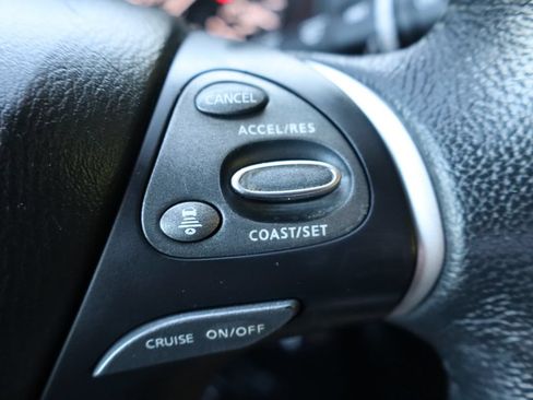 Used 2019 Nissan Pathfinder SL AWD/4WD image 32