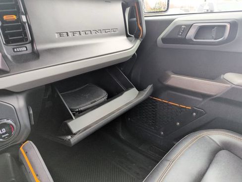 Certified 2023 Ford Bronco Badlands w/ Sasquatch Package AWD/4WD image 32