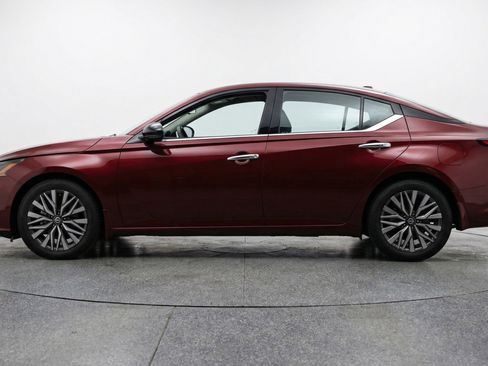 Used 2025 Nissan Altima 2.5 SV FWD image 5