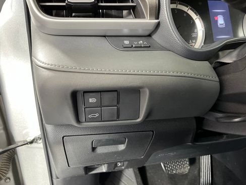 Used 2022 Toyota Highlander LE FWD image 33