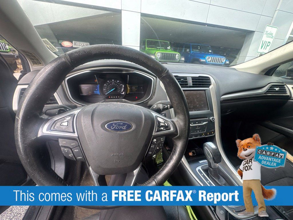 Used 2013 Ford Fusion SE FWD image 3