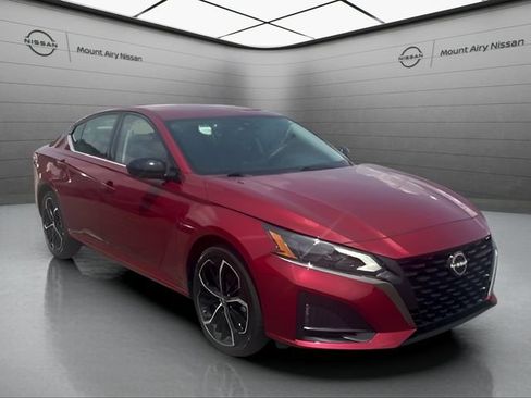 Certified 2024 Nissan Altima 2.5 SR FWD image 2