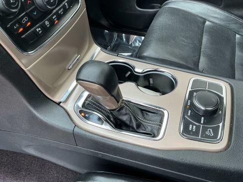 Used 2017 Jeep Grand Cherokee Limited w/ Luxury Group II AWD/4WD image 28