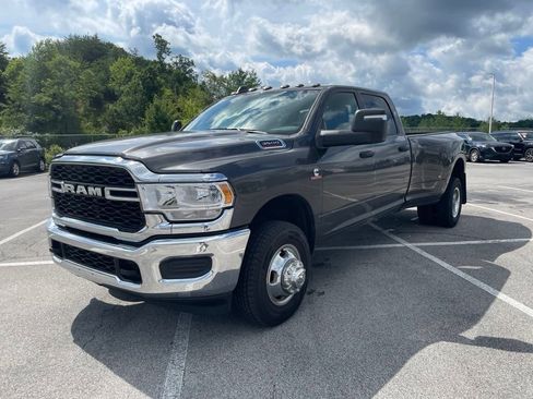 Used 2024 RAM 3500 Tradesman w/ Chrome Appearance Group AWD/4WD image 1
