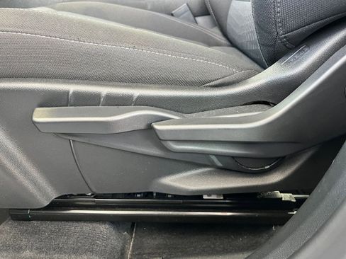 Used 2025 Chevrolet Equinox LT image 23