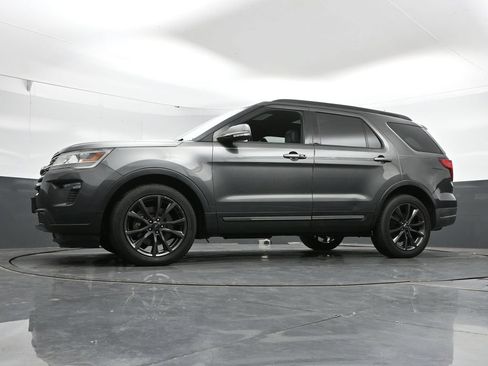 Used 2018 Ford Explorer XLT w/ Equipment Group 202A AWD/4WD image 39