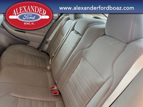 Used 2016 Ford Taurus SE image 12