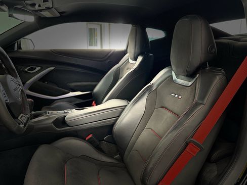 Used 2018 Chevrolet Camaro ZL1 RWD image 15