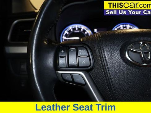 Used 2017 Toyota Highlander XLE image 21