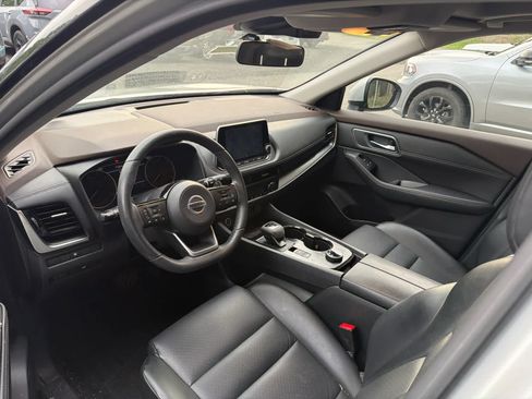 Used 2021 Nissan Rogue SV w/ Premium Package AWD/4WD image 4