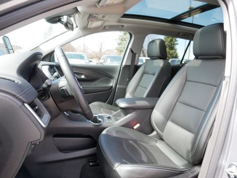 Used 2024 GMC Terrain SLT w/ Infotainment Package II image 32