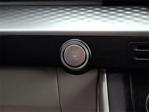 Used 2023 Kia Carnival LX image 25