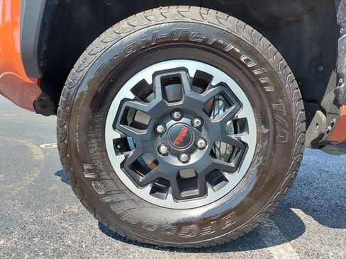 Used 2025 Toyota Tacoma TRD Off-Road AWD/4WD image 29