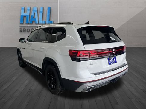 New 2026 Volkswagen Atlas Peak Edition image 3