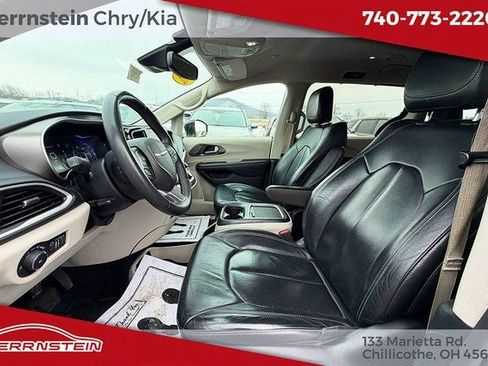 Used 2022 Chrysler Pacifica Touring-L image 21