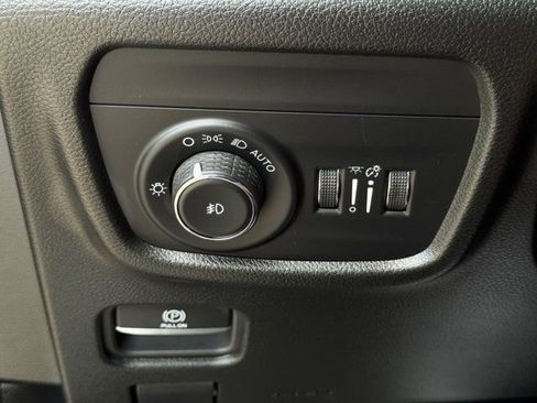 Used 2023 Jeep Grand Cherokee Overland w/ Luxury Tech Group IV AWD/4WD image 25