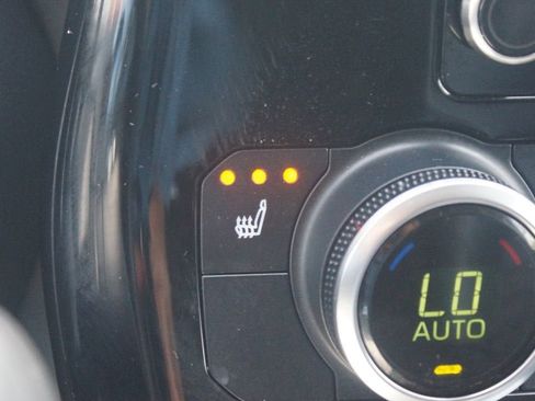 Used 2022 Toyota Highlander XLE image 9