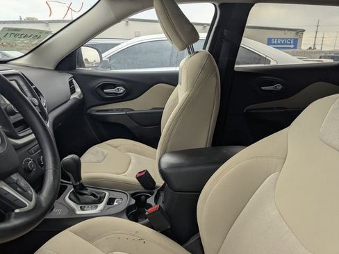 Used 2016 Jeep Cherokee Sport AWD/4WD image 8