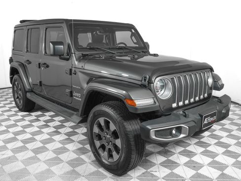 Used 2019 Jeep Wrangler Unlimited Sahara AWD/4WD image 2