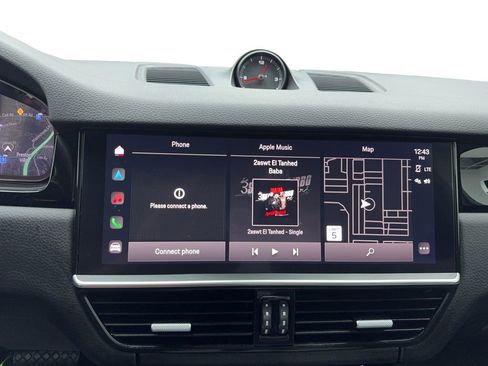 Used 2023 Porsche Cayenne AWD/4WD image 25