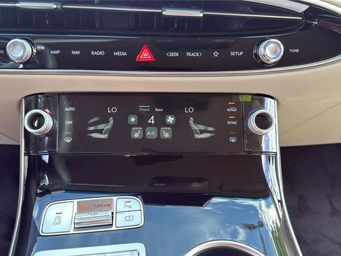 New 2026 Genesis GV70 2.5T AWD/4WD image 18