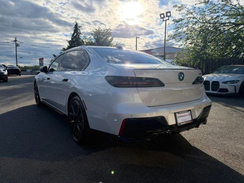 Used 2023 BMW i7 xDrive60 AWD/4WD image 5