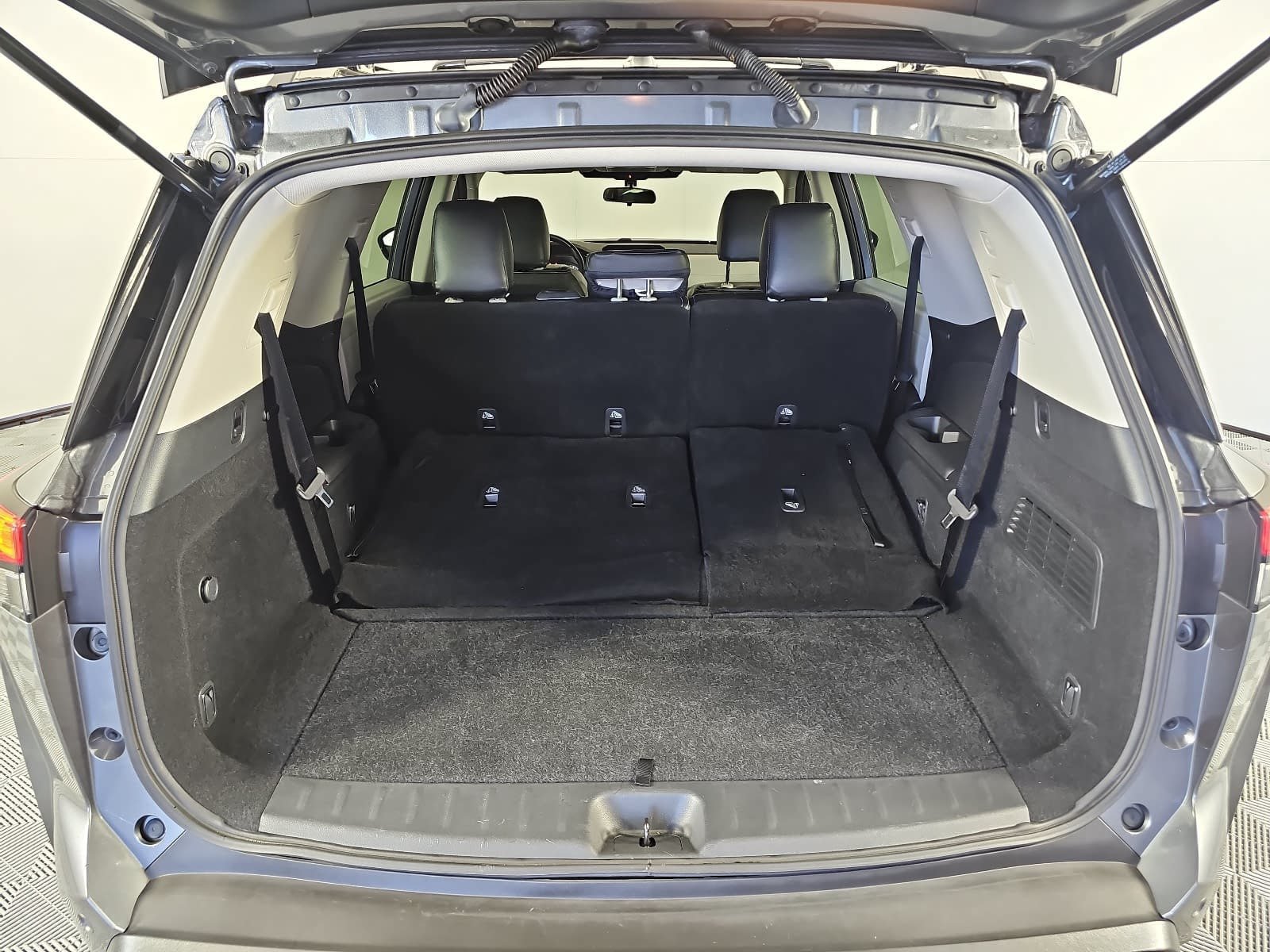 Used 2022 Nissan Pathfinder SV w/ SV Black Package AWD/4WD image 12