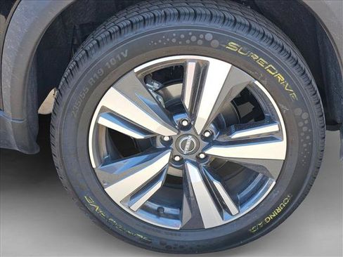 Used 2026 Nissan Rogue SL FWD image 3