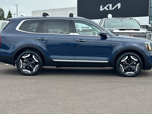Certified 2024 Kia Telluride S w/ S Sunroof Package AWD/4WD image 3
