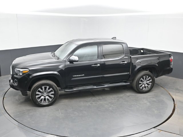 Used 2022 Toyota Tacoma Limited AWD/4WD image 38