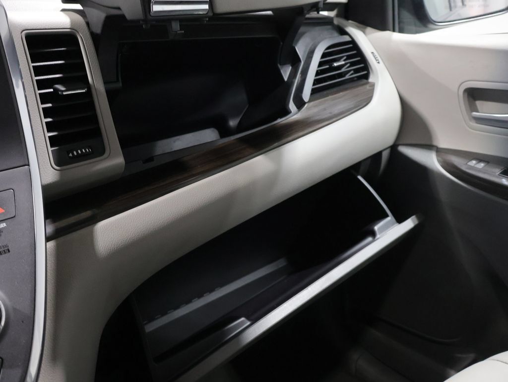 Used 2015 Toyota Sienna XLE AWD/4WD image 29