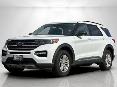 Used 2022 Ford Explorer XLT w/ Equipment Group 202A AWD/4WD image 7