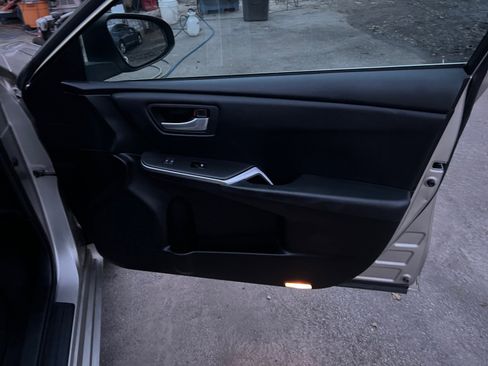 Used 2017 Toyota Camry SE image 17