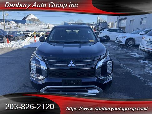 Used 2022 Mitsubishi Outlander SE image 2