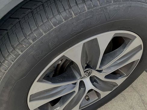 Used 2023 Toyota Highlander XLE image 14