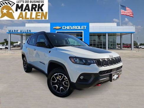 Used 2024 Jeep Compass Trailhawk AWD/4WD image 1